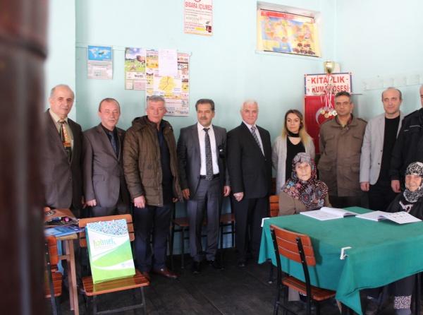 İlçmiz Kaymakamı Sayın Osman ATEŞ ve beraberinde Daire Amirleri ile birlikte Buzağlık Mahallesinde açılan Okuma-Yazma kursumuzu ziyaret ettiler.